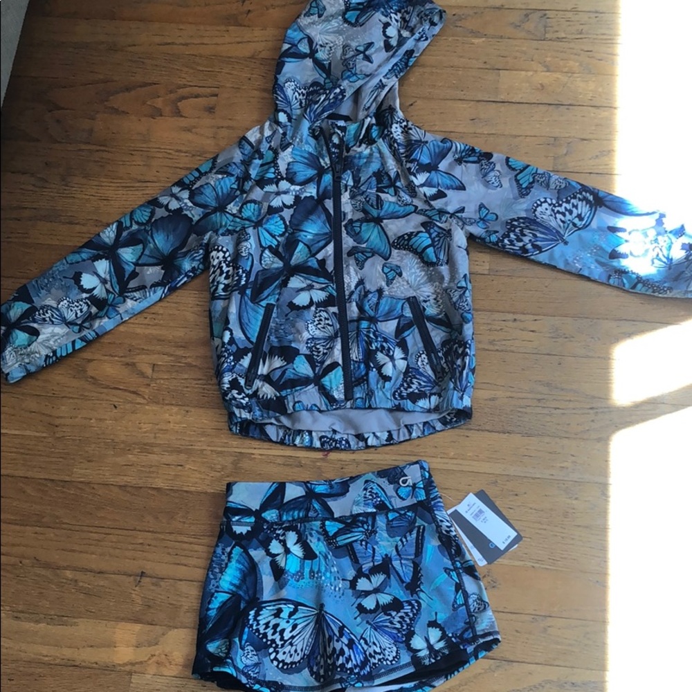 Kids matching outfit.